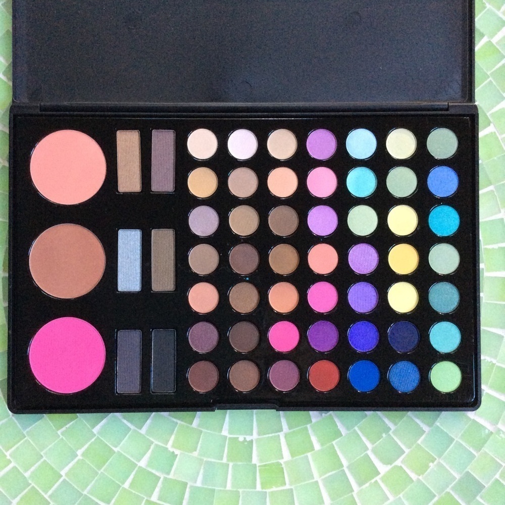 Crown Brush 58 Color Blush/ Eyeliner / Eyeshadow